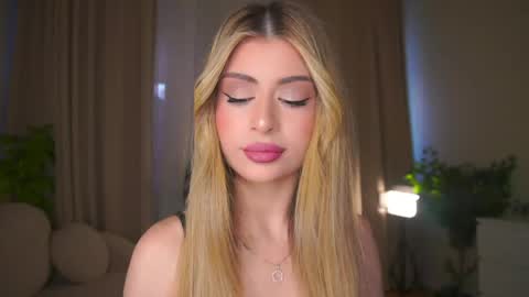 Moni Monica online show from 04.19.26