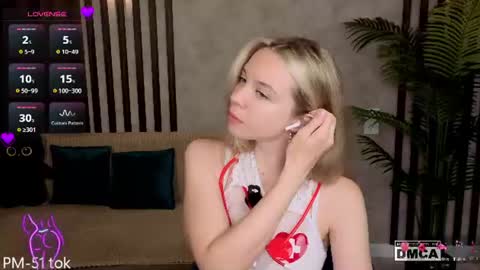 Snapshot of holl1would chatting on 07.10.26 My social media links subscribe to support me online show from 07.10.26