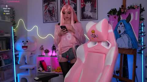 Snapshot of holliwould_ chatting on 09.12.25 Holli online show from 09.12.25