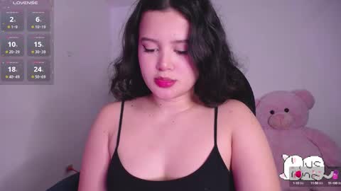 holly_16 online show from 03.05.25