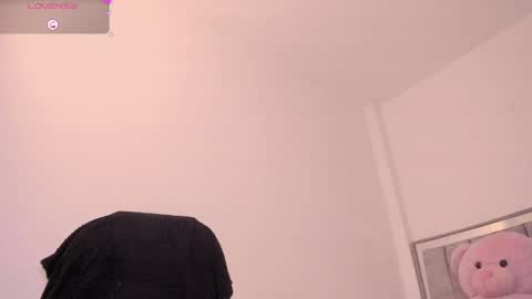 holly_16 online show from 04.10.26