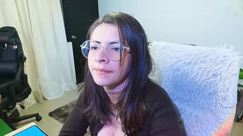 Holly and Honey online show from 02.05.25