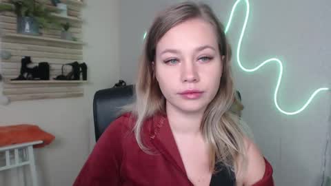 Snapshot of holly_bb95 chatting on 12.04.24 Holly online show from 12.04.24