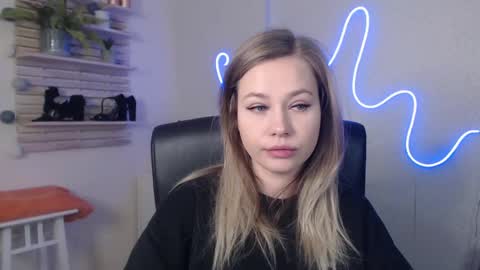 Snapshot of holly_bb95 chatting on 12.09.24 Holly online show from 12.09.24