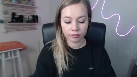 Snapshot of holly_bb95 chatting on 12.09.24 Holly online show from 12.09.24