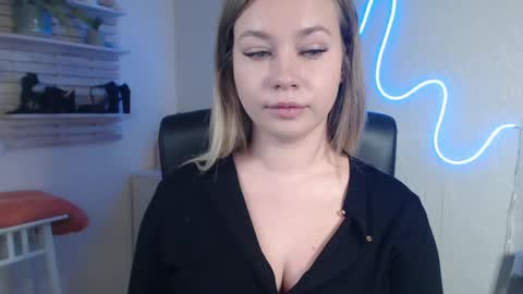 Snapshot of holly_bb95 chatting on 12.13.24 Holly online show from 12.13.24