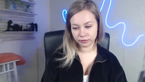 Snapshot of holly_bb95 chatting on 12.16.24 Holly online show from 12.16.24