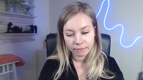 Snapshot of holly_bb95 chatting on 12.16.24 Holly online show from 12.16.24