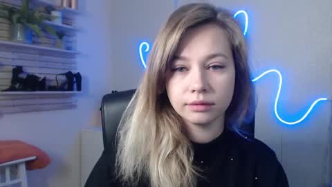 Snapshot of holly_bb95 chatting on 12.18.24 Holly online show from 12.18.24