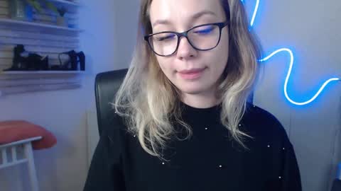 Snapshot of holly_bb95 chatting on 12.18.24 Holly online show from 12.18.24