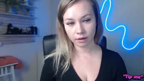 Snapshot of holly_bb95 chatting on 12.19.24 Holly online show from 12.19.24