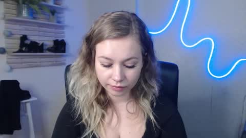 Snapshot of holly_bb95 chatting on 01.07.25 Holly online show from 01.07.25