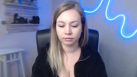 Snapshot of holly_bb95 chatting on 01.08.25 Holly online show from 01.08.25