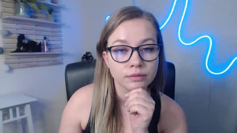 Snapshot of holly_bb95 chatting on 01.09.25 Holly online show from 01.09.25