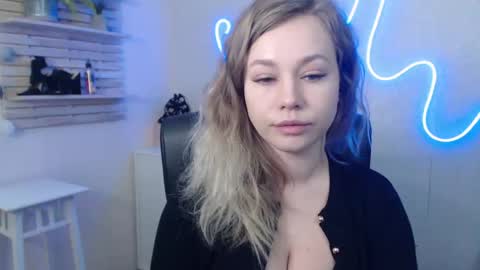 Snapshot of holly_bb95 chatting on 01.14.25 Holly online show from 01.14.25