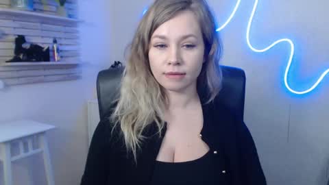 Snapshot of holly_bb95 chatting on 01.14.25 Holly online show from 01.14.25