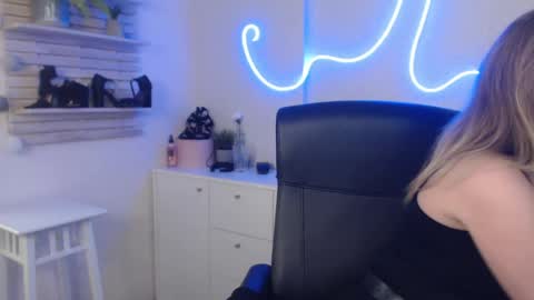 Snapshot of holly_bb95 chatting on 01.16.25 Holly online show from 01.16.25