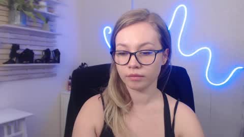 Snapshot of holly_bb95 chatting on 01.22.25 Holly online show from 01.22.25