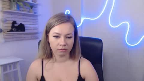 Snapshot of holly_bb95 chatting on 01.24.25 Holly online show from 01.24.25