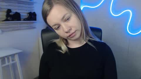 Snapshot of holly_bb95 chatting on 02.10.25 Holly online show from 02.10.25