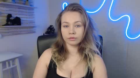 Snapshot of holly_bb95 chatting on 02.11.25 Holly online show from 02.11.25