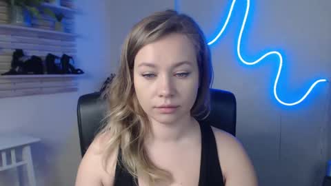 Snapshot of holly_bb95 chatting on 02.19.25 Holly online show from 02.19.25