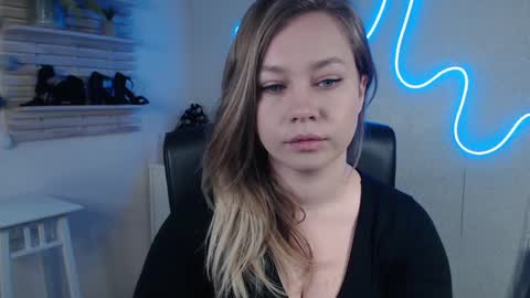 Snapshot of holly_bb95 chatting on 02.24.25 Holly online show from 02.24.25