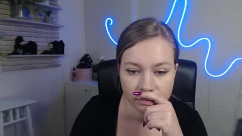 Snapshot of holly_bb95 chatting on 02.27.25 Holly online show from 02.27.25