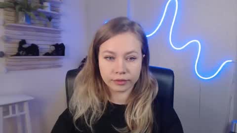 Snapshot of holly_bb95 chatting on 03.10.25 Holly online show from 03.10.25