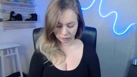 Snapshot of holly_bb95 chatting on 03.11.25 Holly online show from 03.11.25