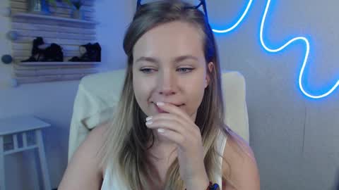 Snapshot of holly_bb95 chatting on 03.12.25 Holly online show from 03.12.25