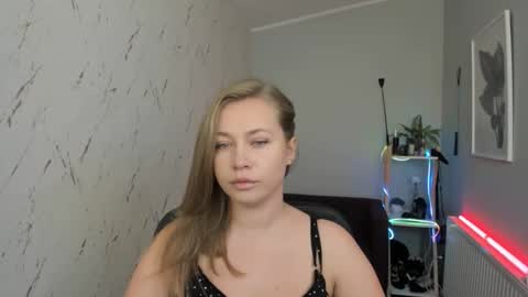 Snapshot of holly_bb95 chatting on 09.11.25 Holly online show from 09.11.25