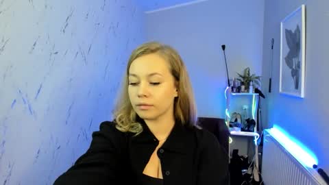 Snapshot of holly_bb95 chatting on 09.29.25 Holly online show from 09.29.25