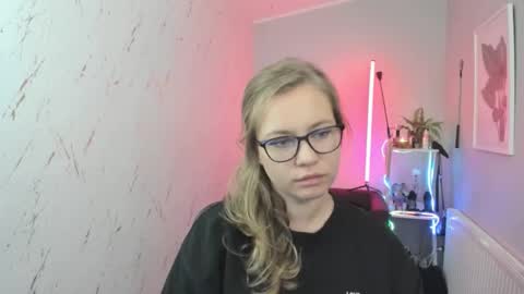 Snapshot of holly_bb95 chatting on 10.07.25 Holly online show from 10.07.25