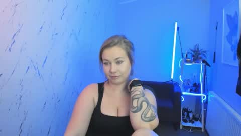 Snapshot of holly_bb95 chatting on 10.13.25 Holly online show from 10.13.25