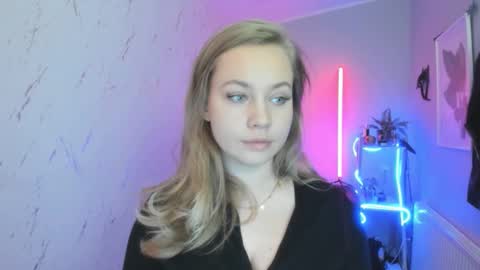 Snapshot of holly_bb95 chatting on 10.21.25 Holly online show from 10.21.25