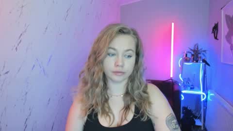 Snapshot of holly_bb95 chatting on 10.23.25 Holly online show from 10.23.25