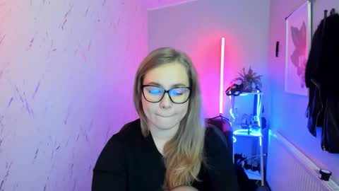 Snapshot of holly_bb95 chatting on 11.11.25 Holly online show from 11.11.25