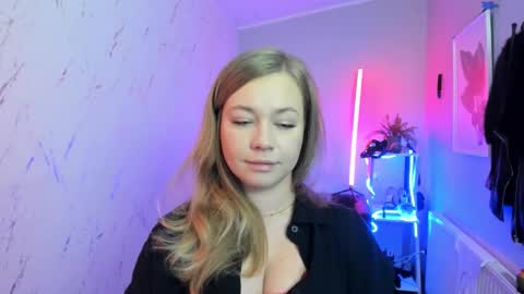 Snapshot of holly_bb95 chatting on 11.13.25 Holly online show from 11.13.25