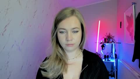 Snapshot of holly_bb95 chatting on 11.18.25 Holly online show from 11.18.25