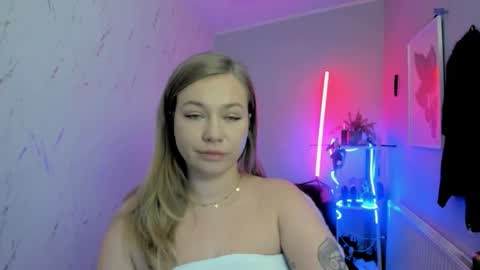 Snapshot of holly_bb95 chatting on 11.19.25 Holly online show from 11.19.25