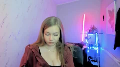 Snapshot of holly_bb95 chatting on 11.22.25 Holly online show from 11.22.25