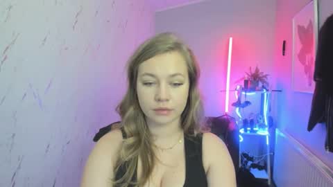 Snapshot of holly_bb95 chatting on 11.26.25 Holly online show from 11.26.25