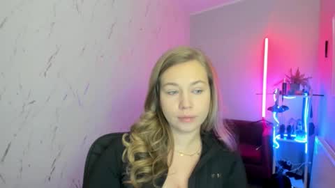 Snapshot of holly_bb95 chatting on 11.29.25 Holly online show from 11.29.25