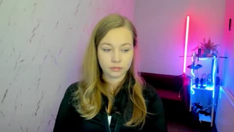 Snapshot of holly_bb95 chatting on 11.30.25 Holly online show from 11.30.25