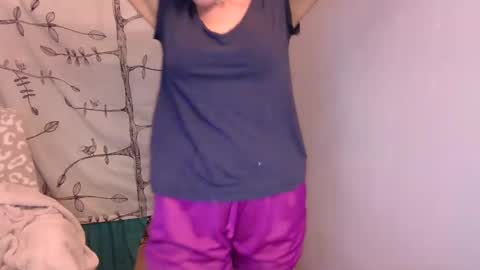 holly_bourbon online show from 09.17.25