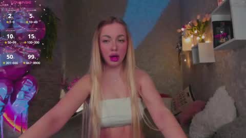 holly_molly8 online show from 04.28.26