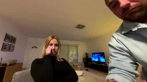 Snapshot of hollyandelon chatting on 11.19.25 hollyandelon online show from 11.19.25