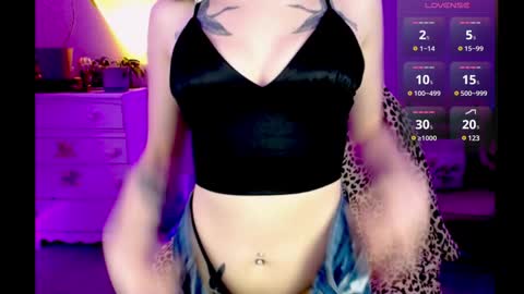 Snapshot of hollydiamond_ chatting on 12.16.24 Holly online show from 12.16.24