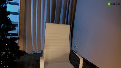 hollyextra online show from 12.23.24